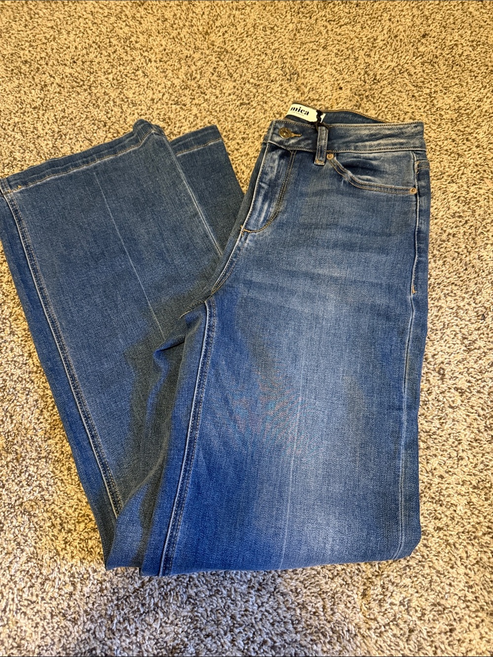 Classic High-Rise Wide-Leg Jeans in Blue Wash